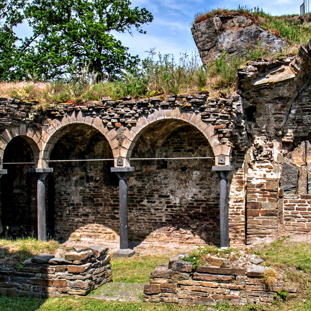 Gewölbe der Burgruine Are